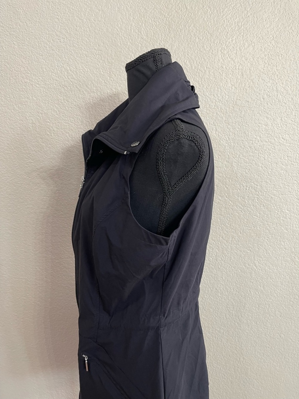 Anatomie Delaney Travel Vest black hiking vest women’s vest medium new - Picture 4 of 10